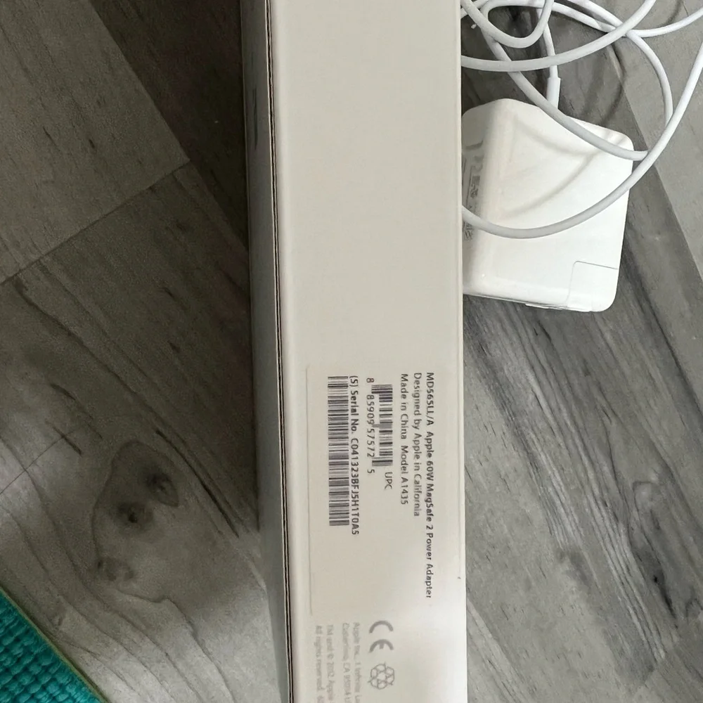 Apple 60w MagSafe 2 power adapter